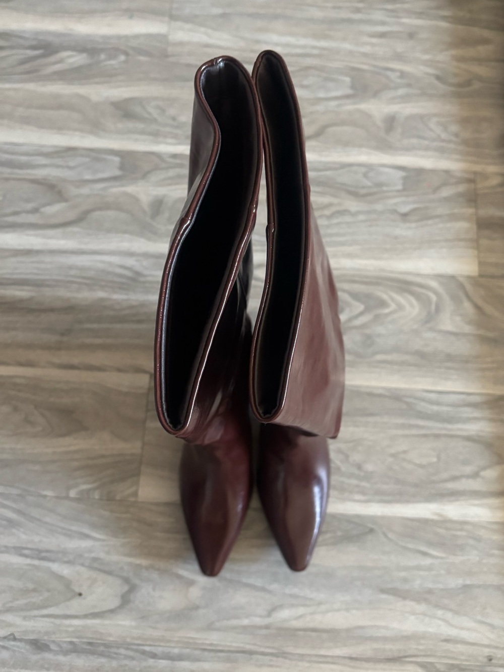 Women's Pointed Toe Knee-High Boots - Burgundy